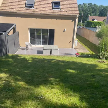 Holiday home Pavillon A 10 Min Disney/paris/val D'europe Montevrain